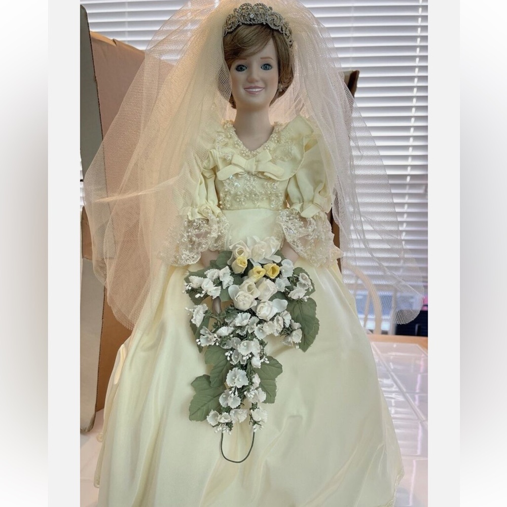 Danbury Mint Princess Diana Wedding doll